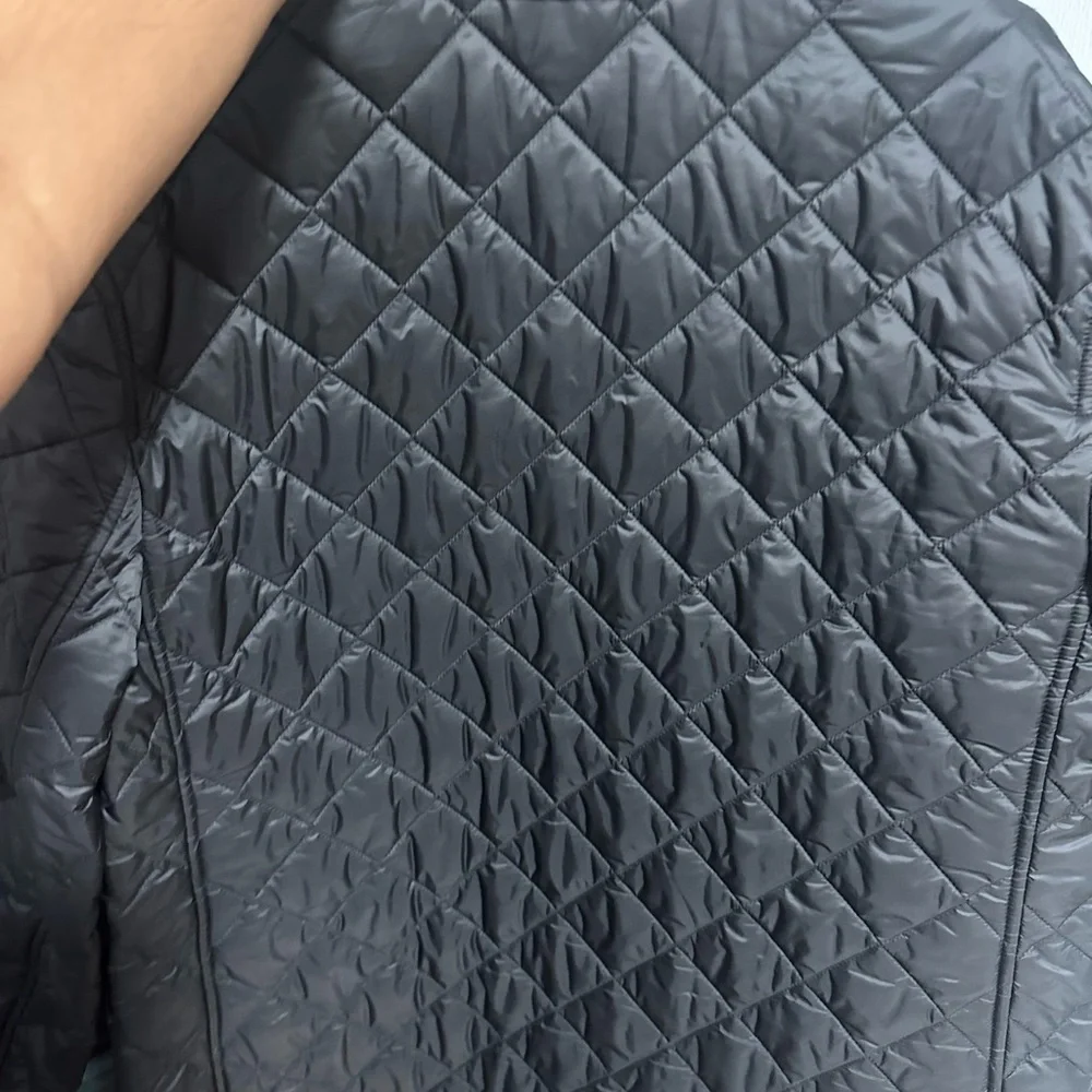 Burberry Black Quilted Puffer Jacket with Signature Check Lining - Picture 8 of 10